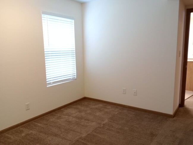 Building Photo - 406 E Liberty Ln