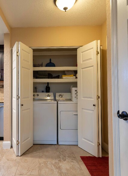 Building Photo - 3135 Chateau Way
