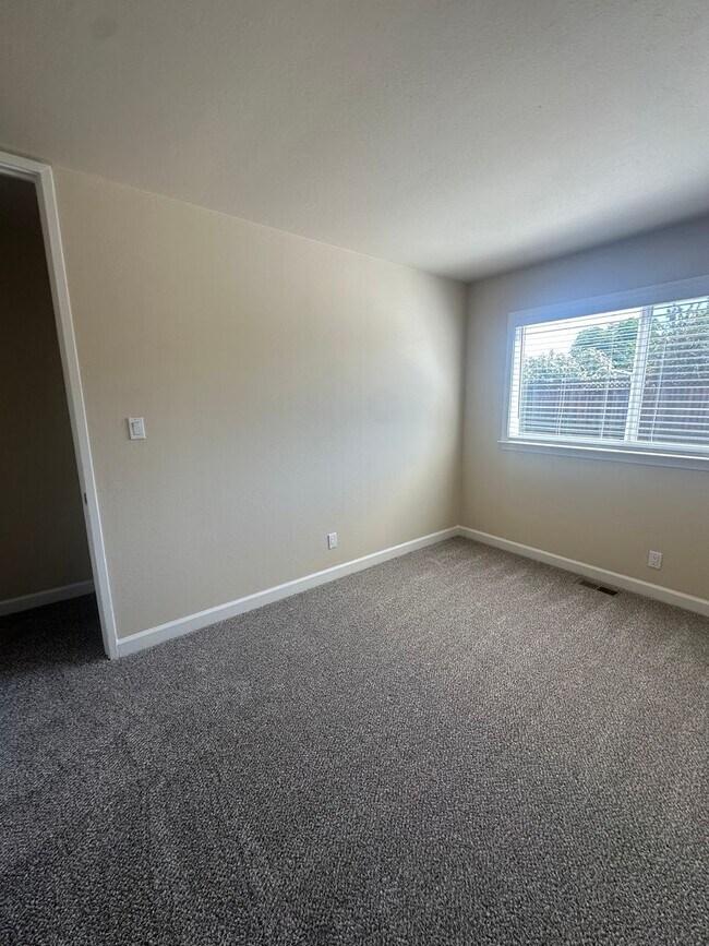 Building Photo - Cambrian home, 3 bedroom, 2 full bath!  Spacious backyard!!