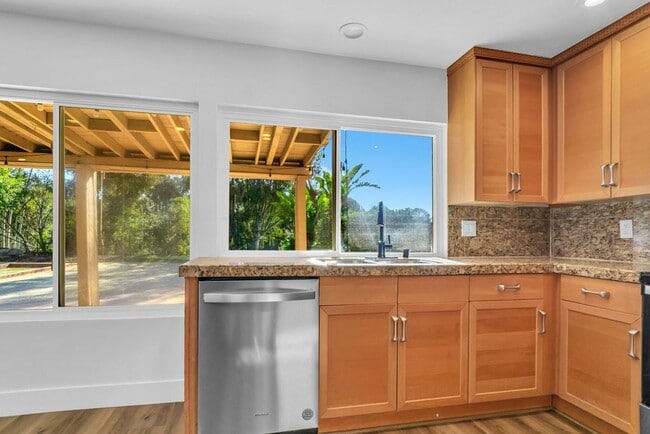 Building Photo - Beautiful single family home in Rancho Penasquitos! Available immediately!