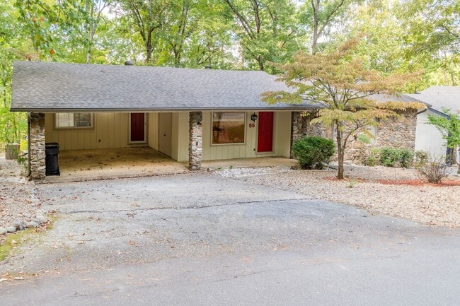Building Photo - 2 Bedroom, 2 Bath Home on a wooded lot in ...