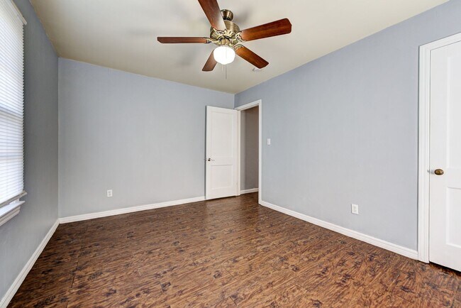 Building Photo - 2144 Pearson Dr