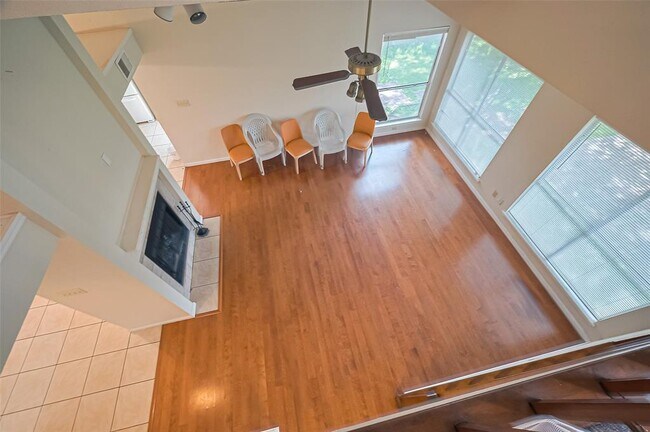 Building Photo - 3812 Redbud Dr