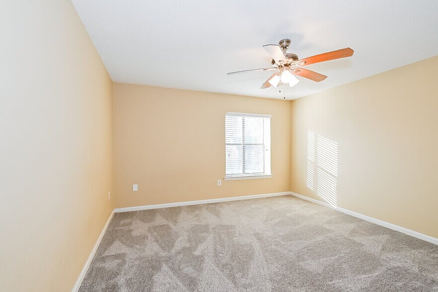 Building Photo - 6622 Red Birch Dr