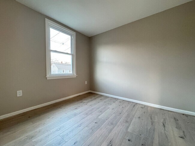 Building Photo - 372 Rubber Ave