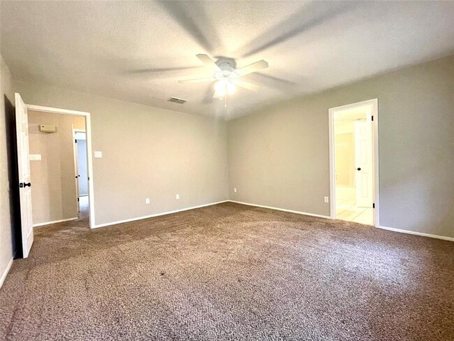 Building Photo - 703 Twin Oak Trail