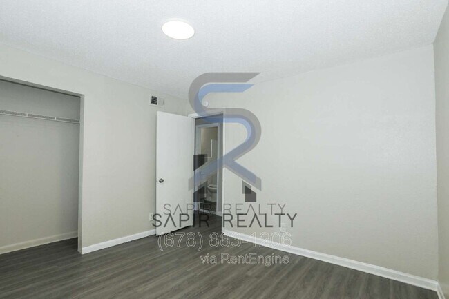Building Photo - 2045 Alison Ct SW