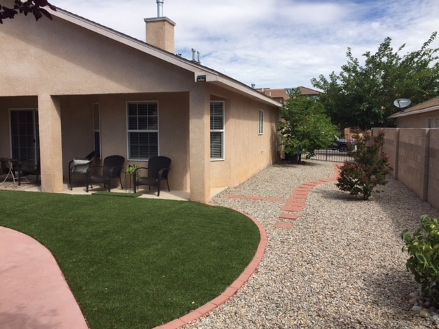 Building Photo - 3 Bedroom, 2 Bathroom Home near Unser & La...