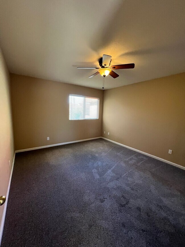 Building Photo - 414 21st St