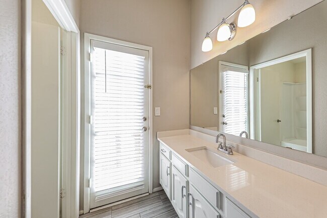 Building Photo - 8014 W Aster Dr