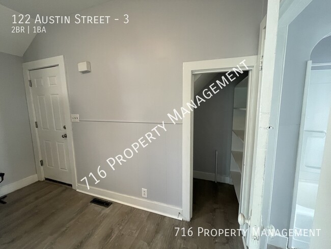 Building Photo - Recently Renovated Gem Near Niagara Street!