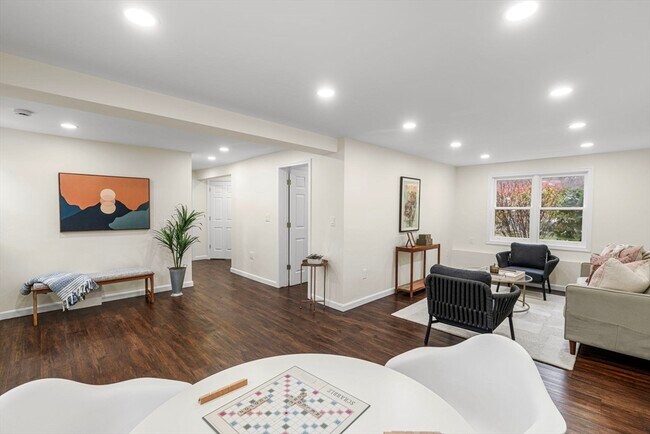 Building Photo - 7 Old North Rd