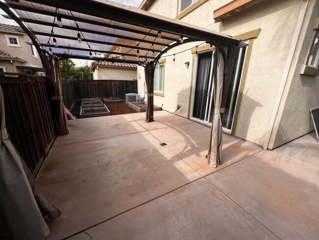 Building Photo - Great looking home and neighborhood in the...