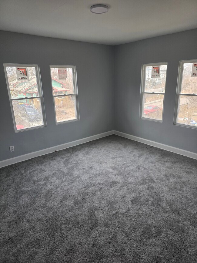 Building Photo - 29 S Gladstone Ave