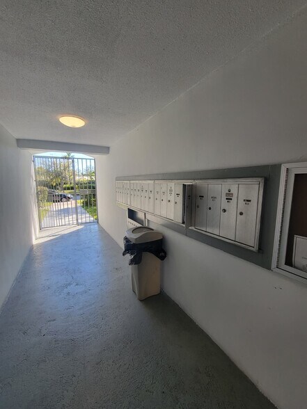 Building Photo - 2005 Sans Souci Blvd