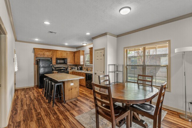 Building Photo - 403 Holleman Dr