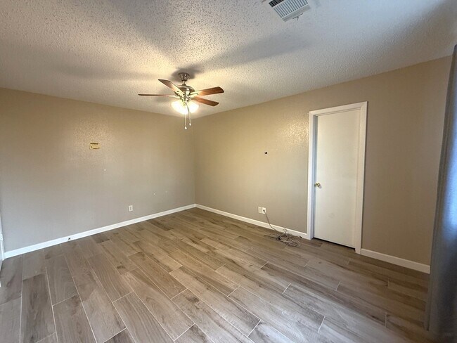 Building Photo - 15934 Blueridge Rd