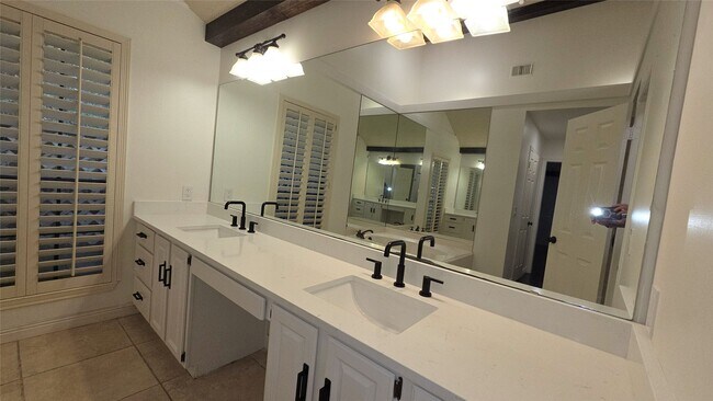 Building Photo - 54 Thorn Berry Pl