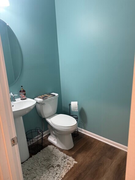 Building Photo - 8692 Pioneer St