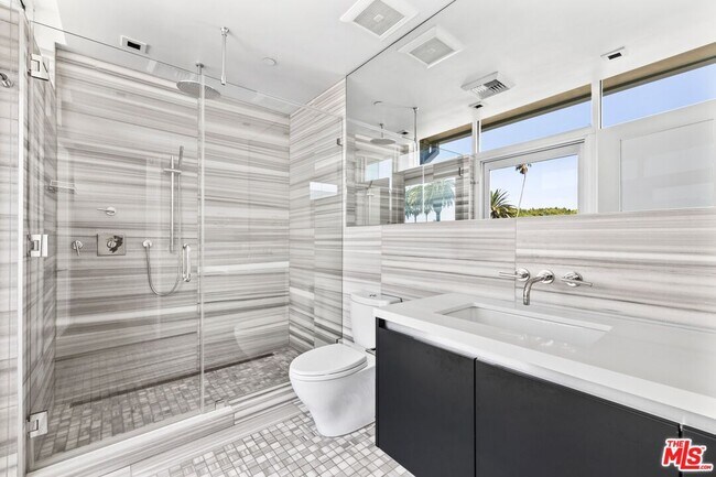 Building Photo - 1012 2nd St