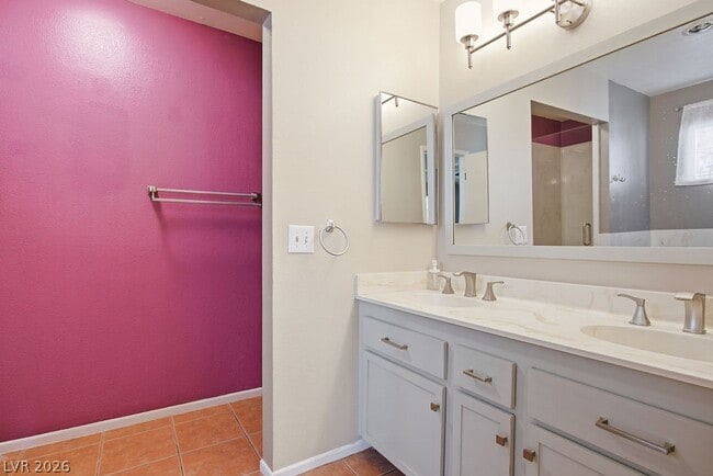 Building Photo - 4561 Paseo El Rio Dr