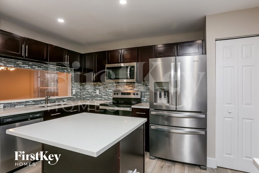 Building Photo - 10837 NW 46th Dr