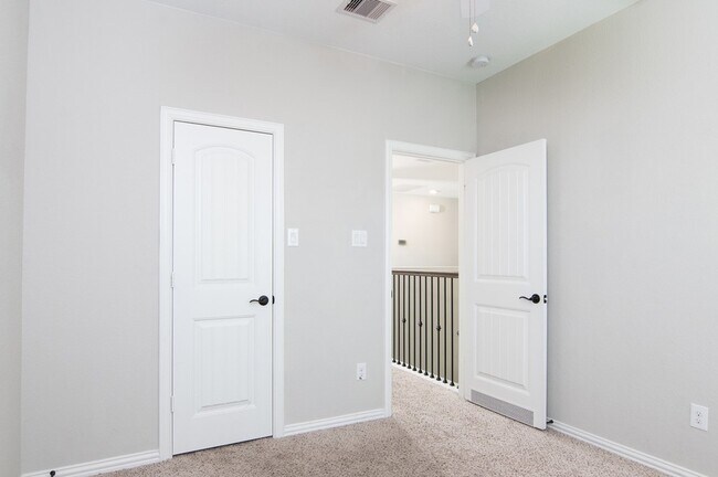 Building Photo - 14607 W Bekapark Ct