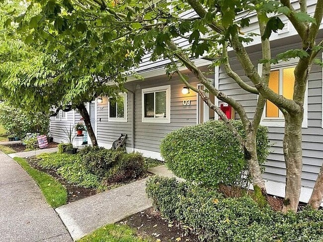 Building Photo - Charming Bothell Condo in a Fantastic Location! (Lower rent for 8 of 12 months
