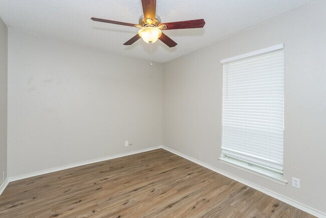 Building Photo - 7913 Limerick Ln