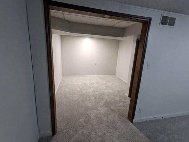 Building Photo - 5108 E Looman St