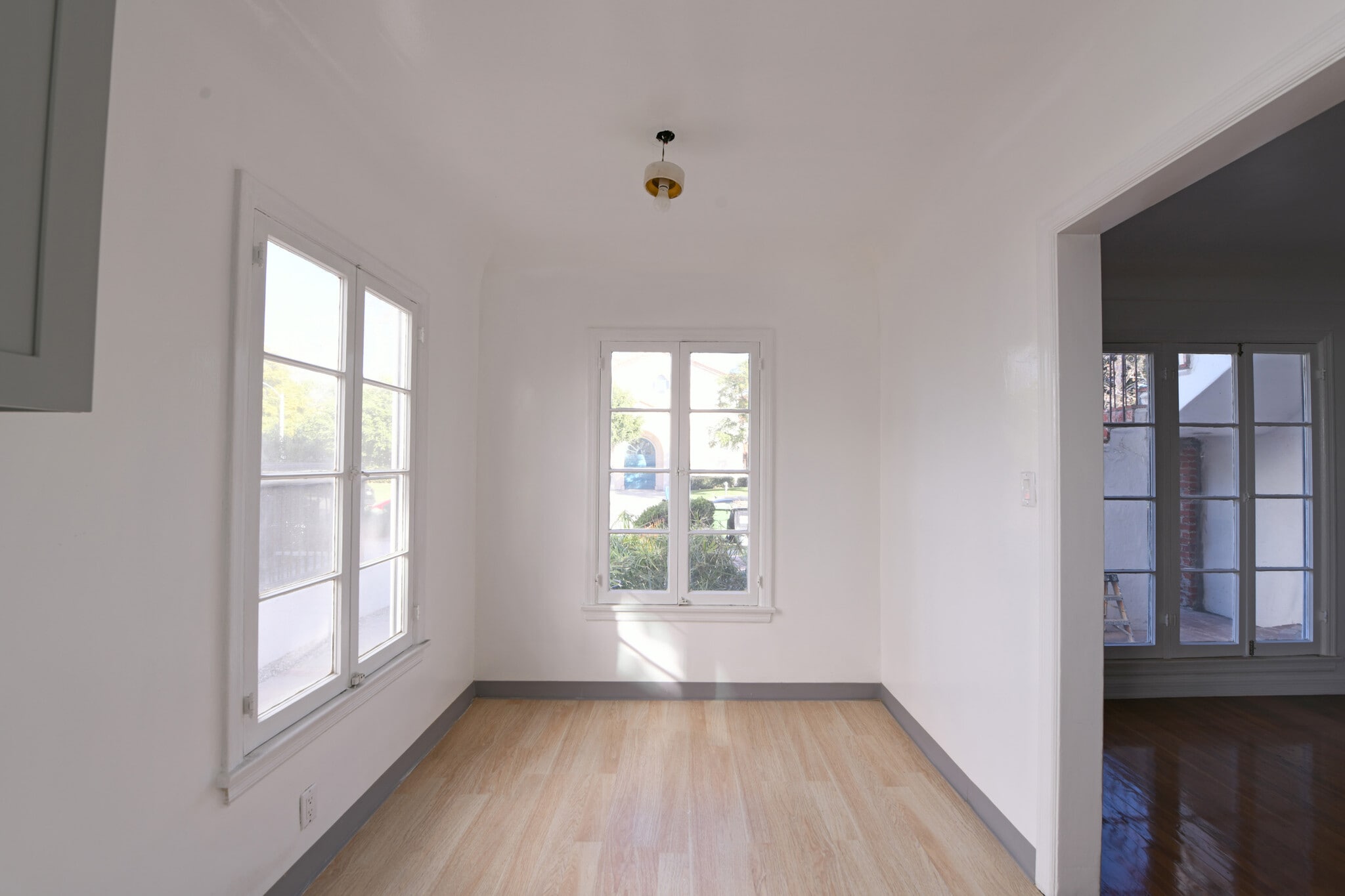 Building Photo - 913 Le Doux Rd