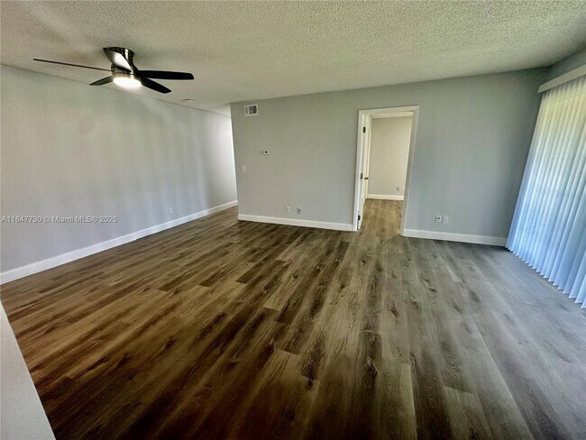 Building Photo - 10722 Royal Palm Blvd