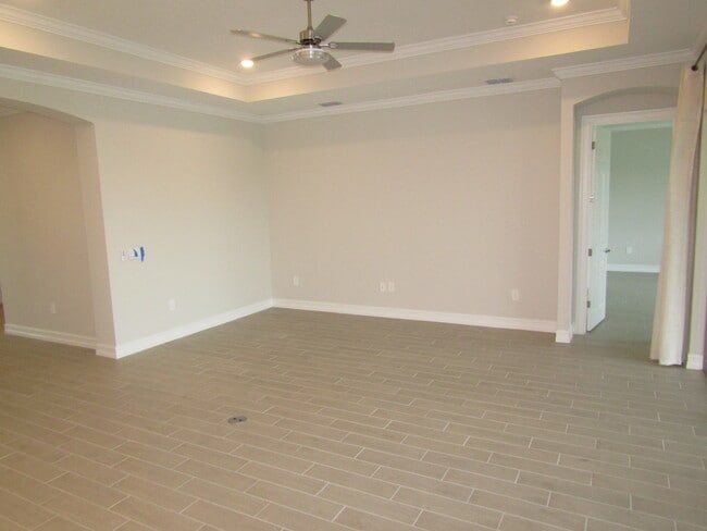 Building Photo - 608 Maraviya Blvd