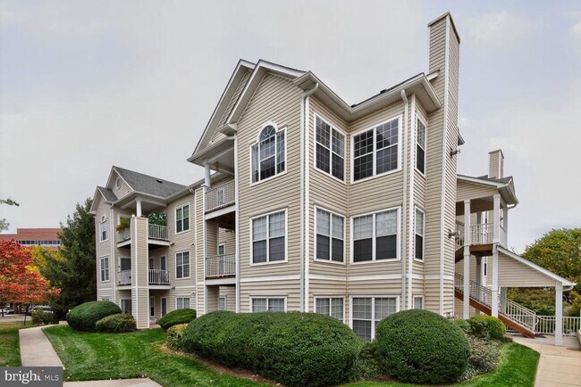 Building Photo - 9806 Feathertree Terrace