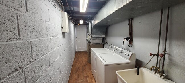 Building Photo - 7026 Lynford St