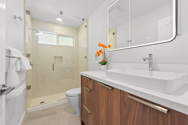 Building Photo - 2067 Laukahi St