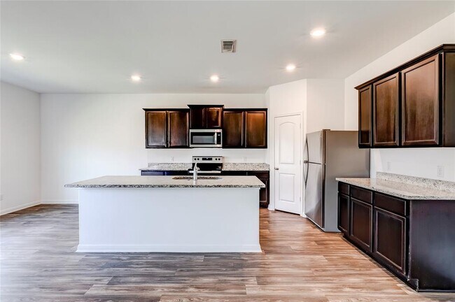 Building Photo - 117 Fairfax Ln
