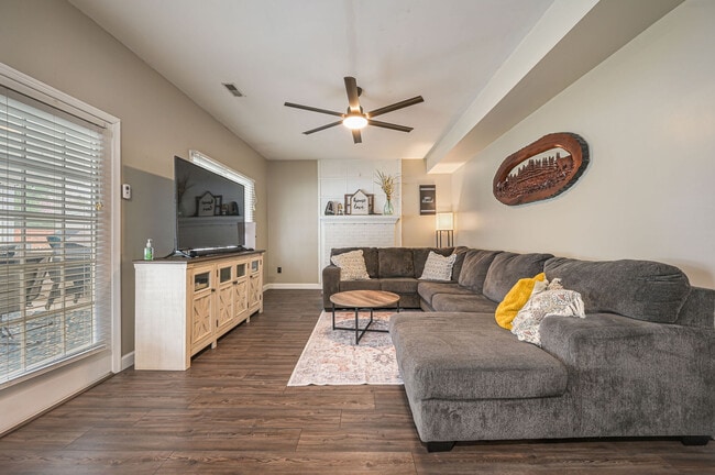 Building Photo - 200 Eagle Crest Dr