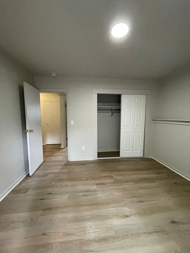Building Photo - 607-609 Parker St Duplex
