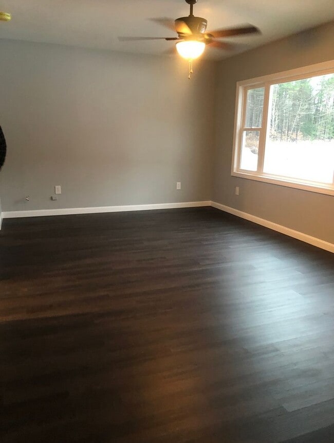 Building Photo - 350 US-7