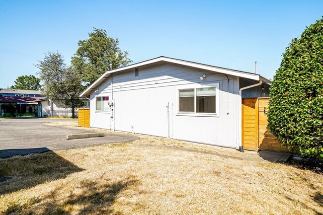 Building Photo - 10201-10203 17th Ave SW
