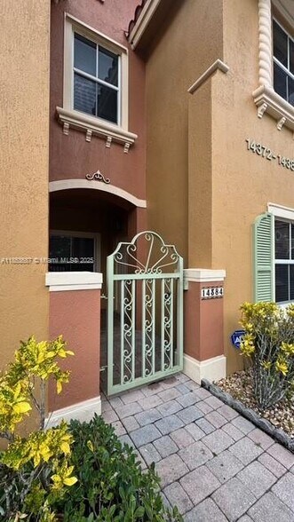 Primary Photo - 14384 SW 11th St