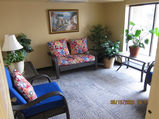 Building Photo - 3033 E Devonshire Ave