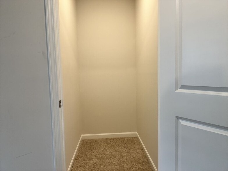 Building Photo - 5459 Carolines Way