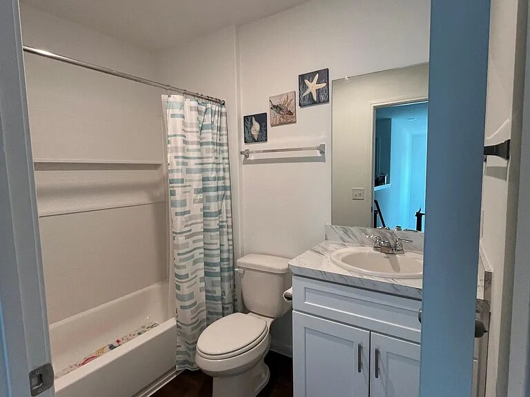 Building Photo - 25829 Hedgerow Dr