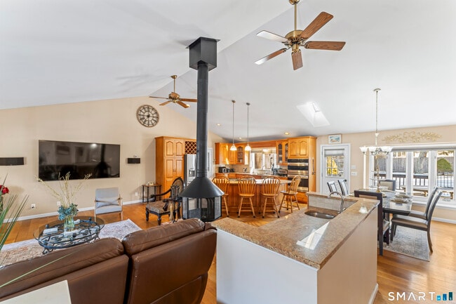 Building Photo - 75 Eureka Ave