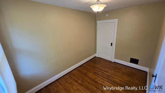 Building Photo - Beautiful 3 Bedroom Home Located in Colleg...