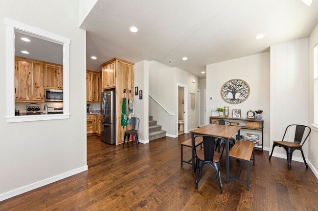 Building Photo - 1019 SW J St