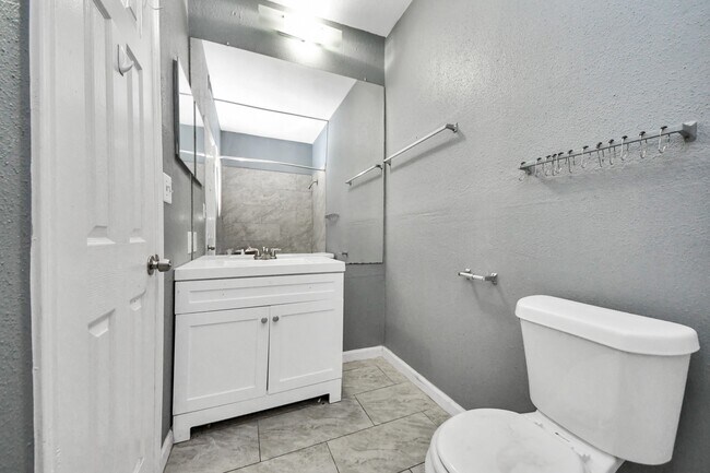 Building Photo - 14550 Fonmeadow Dr