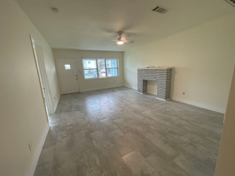 Building Photo - 2194 Ponce De Leon Cir